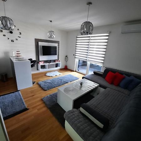 Apartman Bulevar Sarajevo - Free Parking מראה חיצוני תמונה