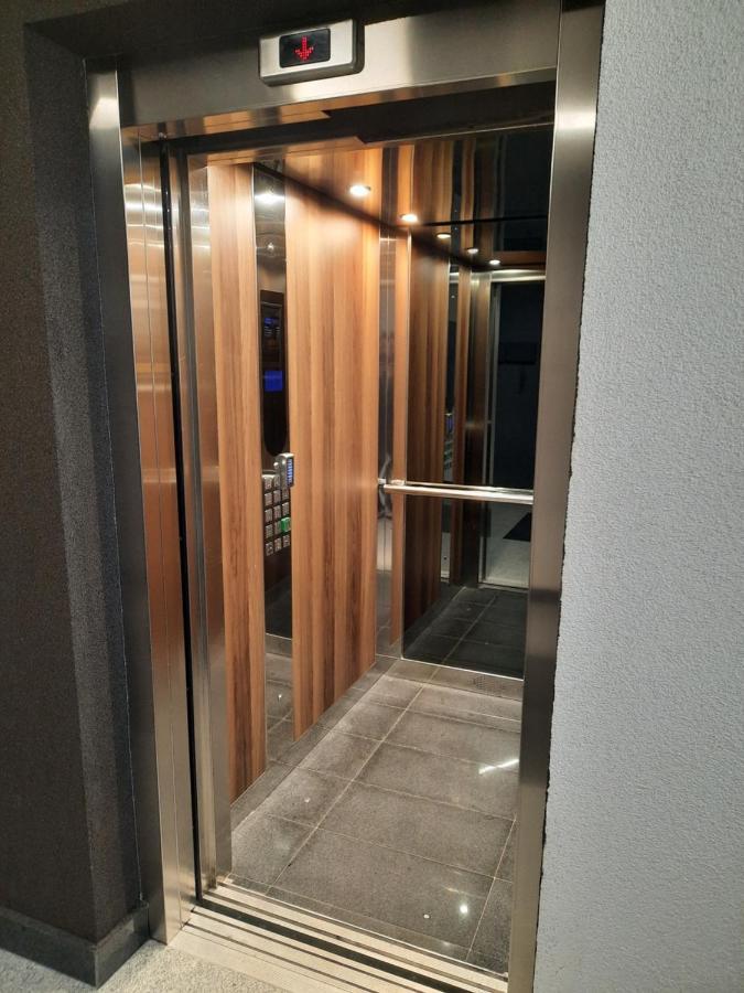 Apartman Bulevar Sarajevo - Free Parking מראה חיצוני תמונה