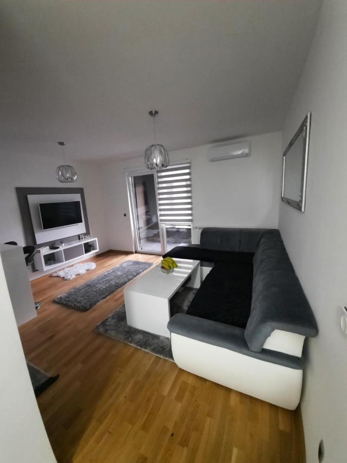 Apartman Bulevar Sarajevo - Free Parking מראה חיצוני תמונה
