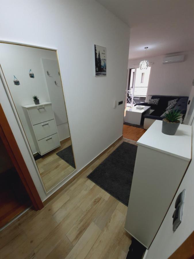 Apartman Bulevar Sarajevo - Free Parking מראה חיצוני תמונה