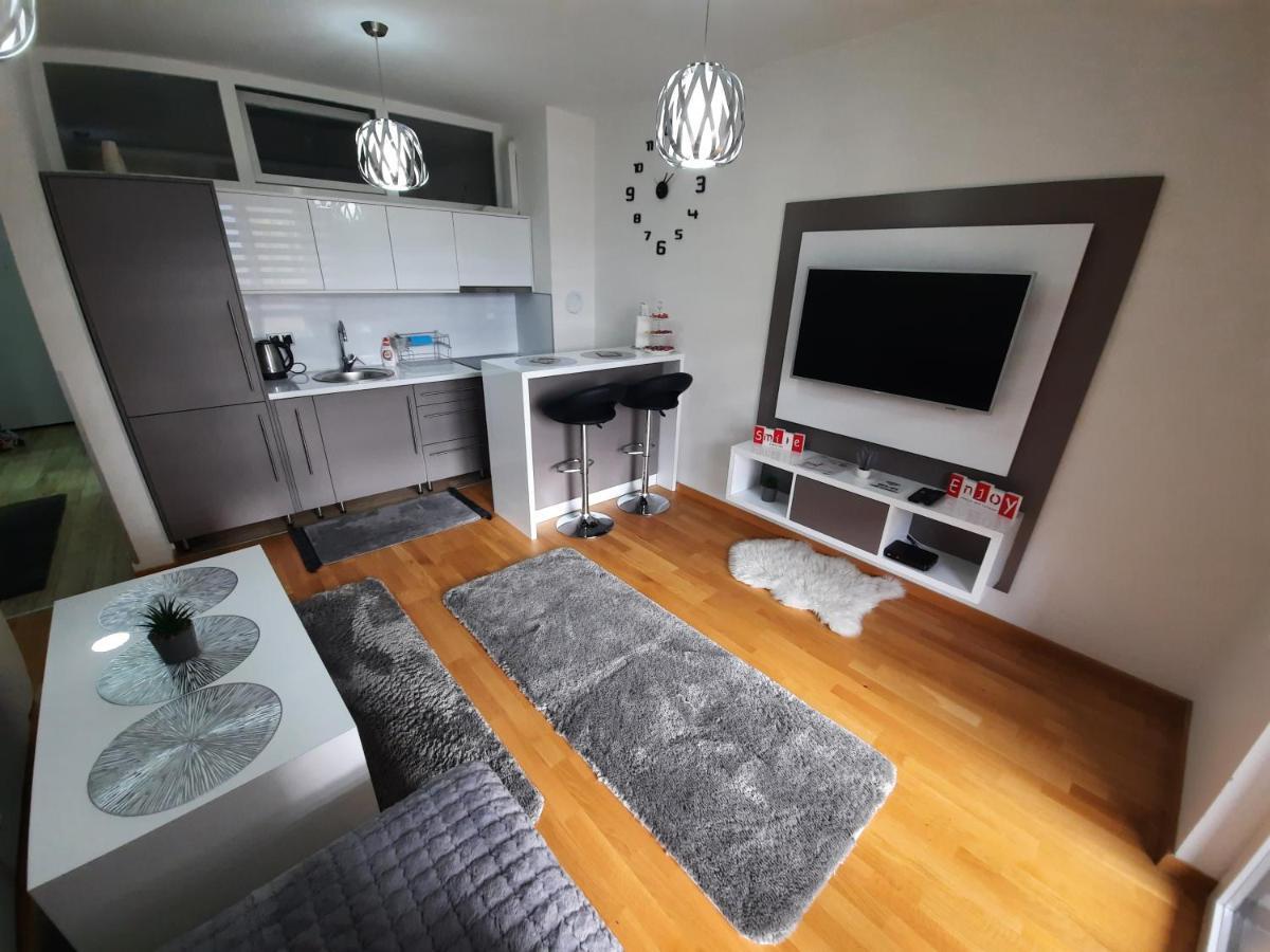 Apartman Bulevar Sarajevo - Free Parking מראה חיצוני תמונה