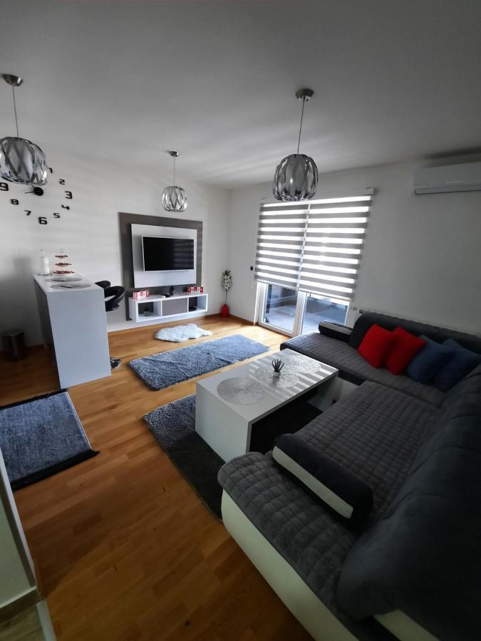 Apartman Bulevar Sarajevo - Free Parking מראה חיצוני תמונה